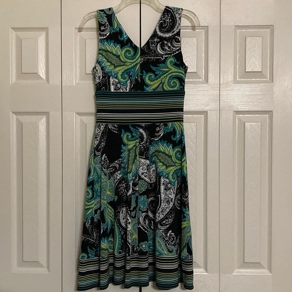 Dress Barn FLARED, SLEEVELESS, PAISLEY DRESS - Picture 3 of 11